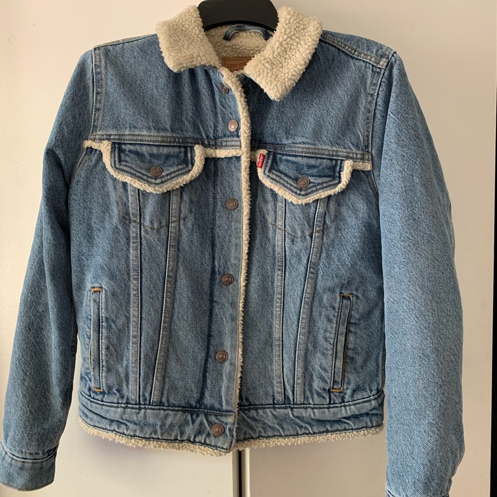 Women’s Levi’s Jean and Sherpa trucker jacket